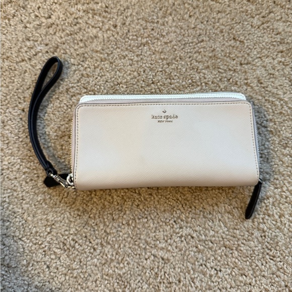 Kate Spade Ivory Wristlet with Black Strap - Picture 1 of 8